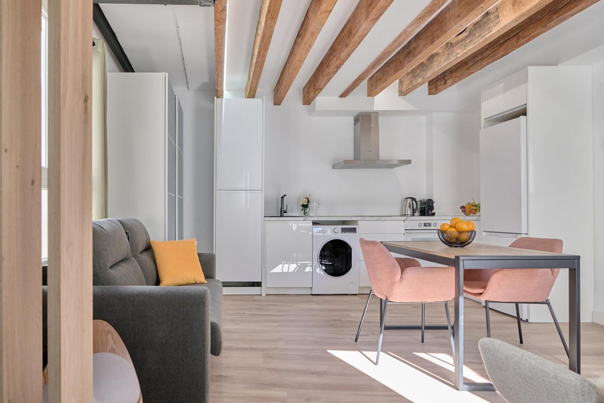 Palomar Apartment *
